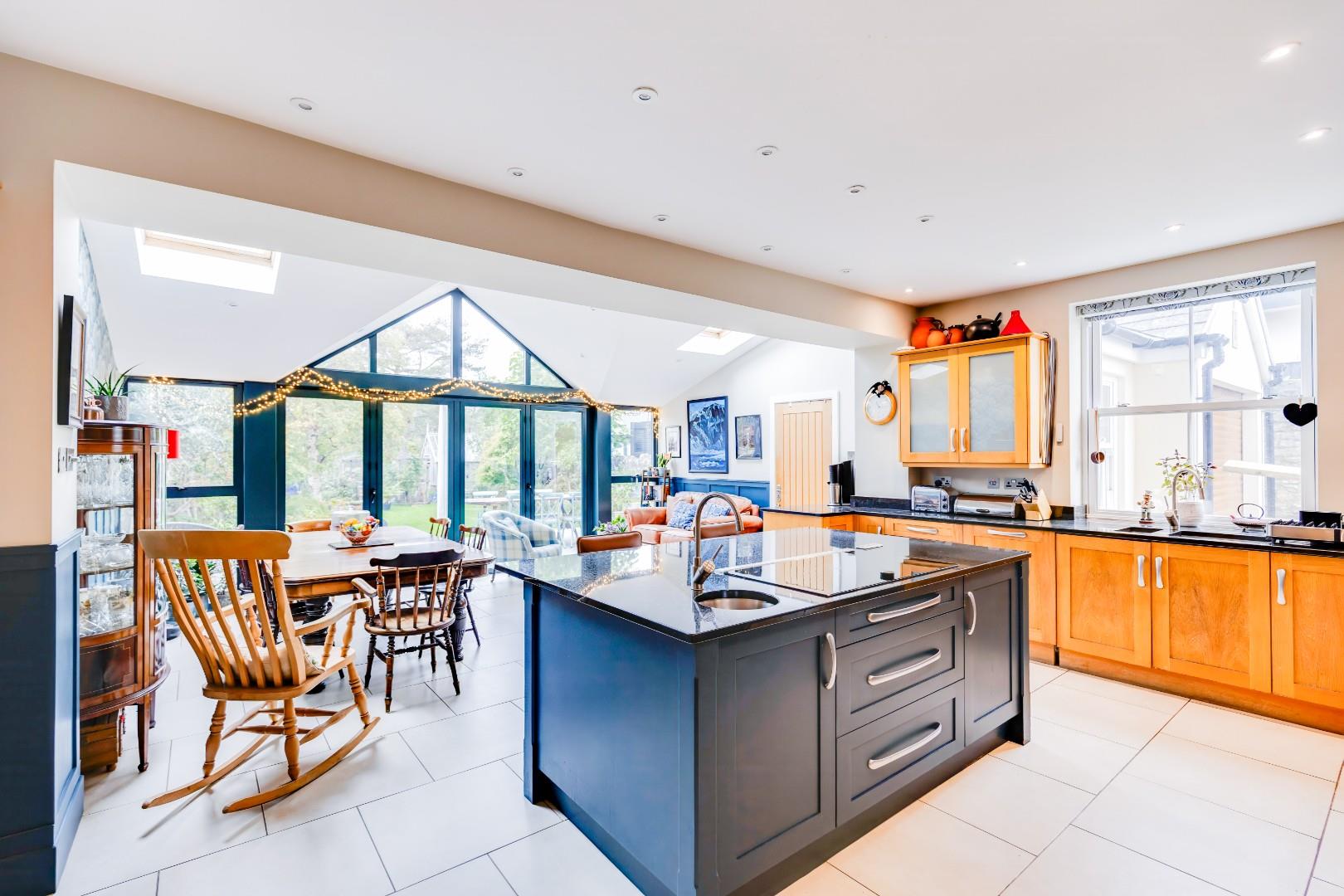 25 Cwrt-Y-Vil Road, Penarth, Vale of Glamorgan, CF64 3HP